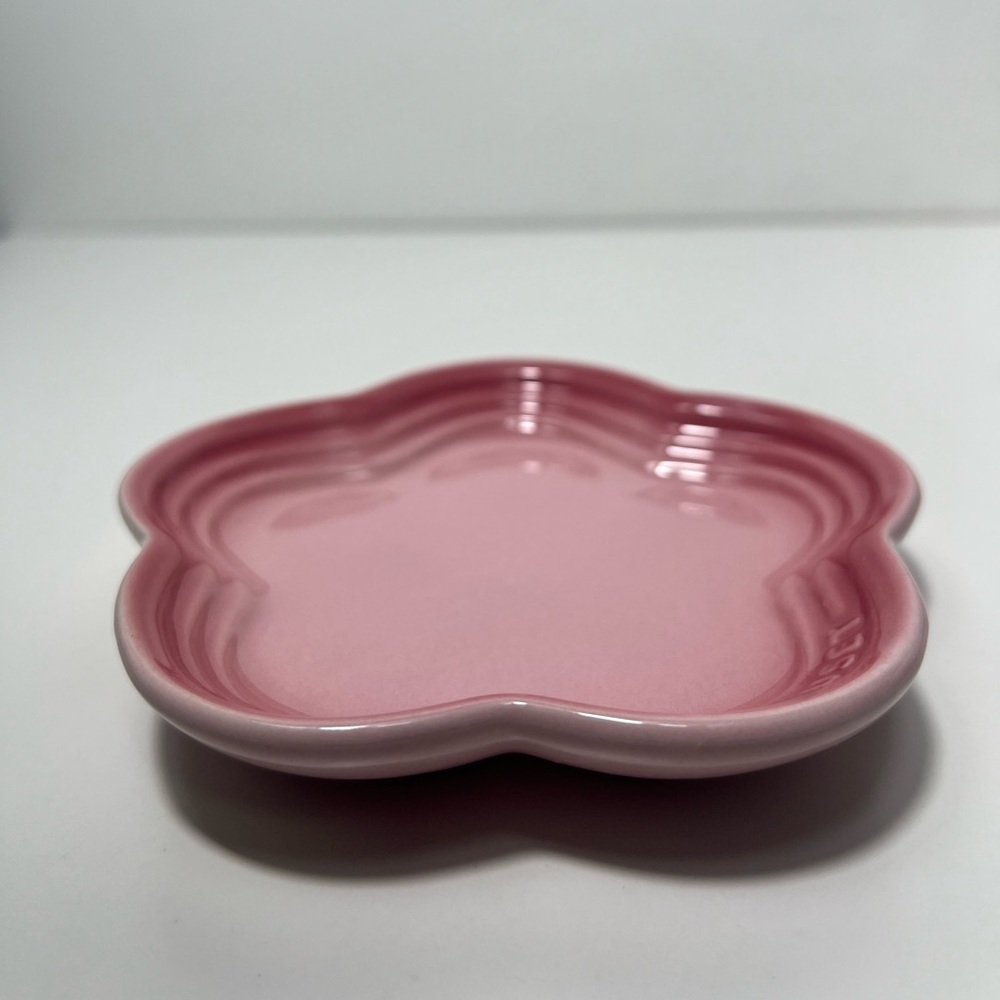 Le Creuset Stoneware Flower Petal Scalloped Trinket Dish Plate Tray - Picture 6 of 12